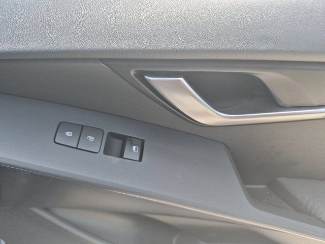 Thumbnail: 2025 Kia Niro - 33