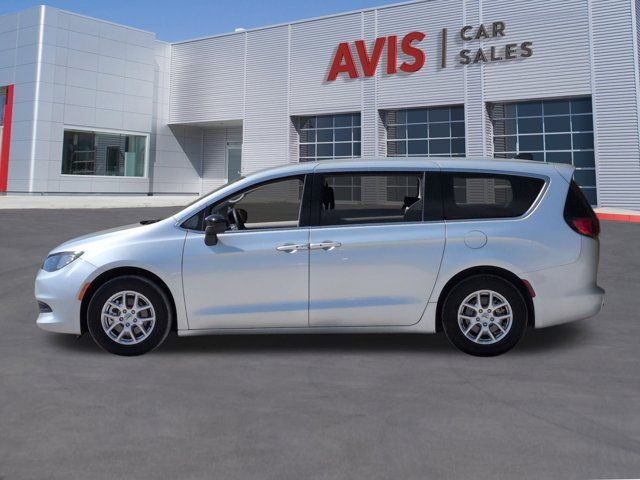 Thumbnail: 2024 Chrysler Voyager - 10