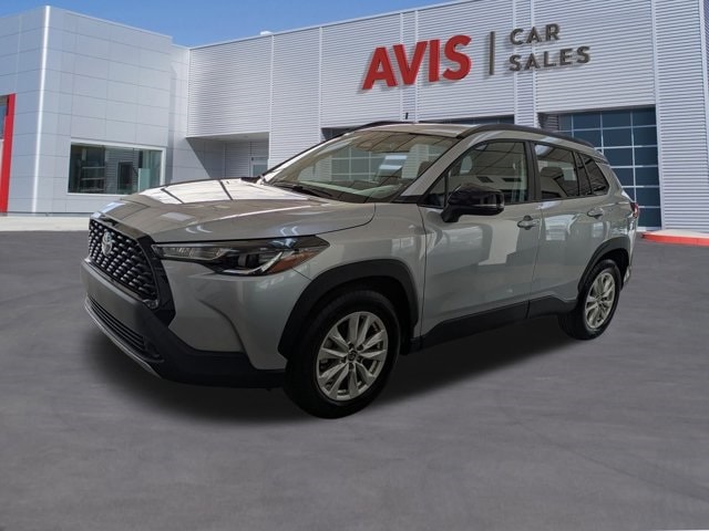 2025 Toyota Corolla Cross LE's photo