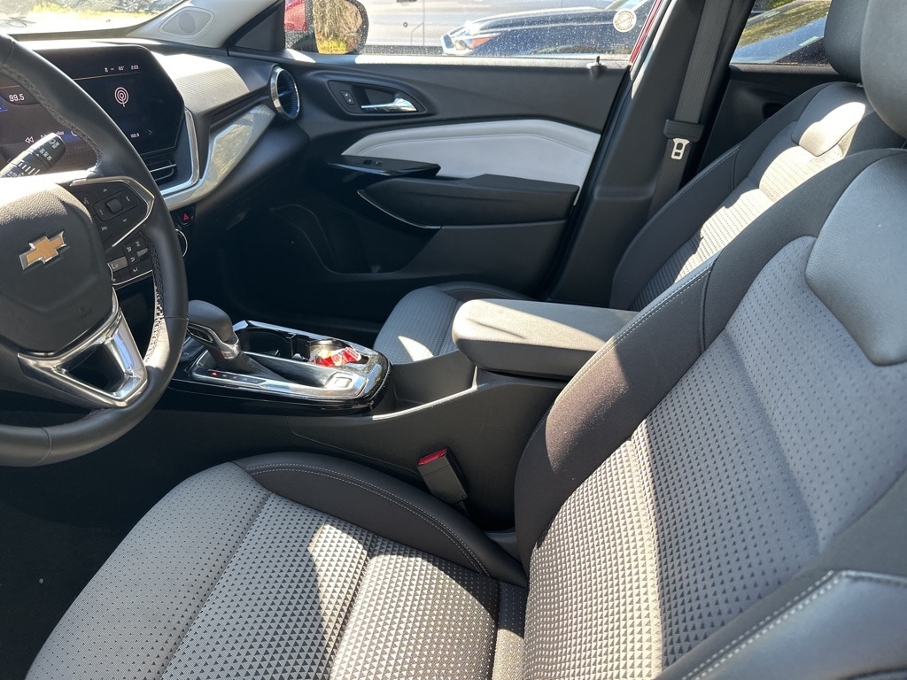 Thumbnail: 2025 Chevrolet Trax - 2