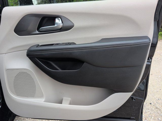 Thumbnail: 2024 Chrysler Pacifica - 32