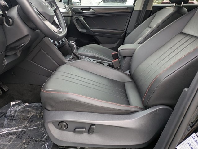 Thumbnail: 2024 Volkswagen Tiguan - 17