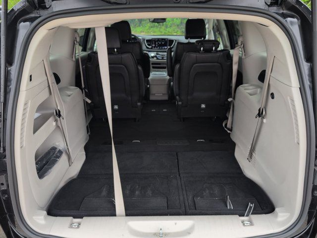 Thumbnail: 2024 Chrysler Pacifica - 28