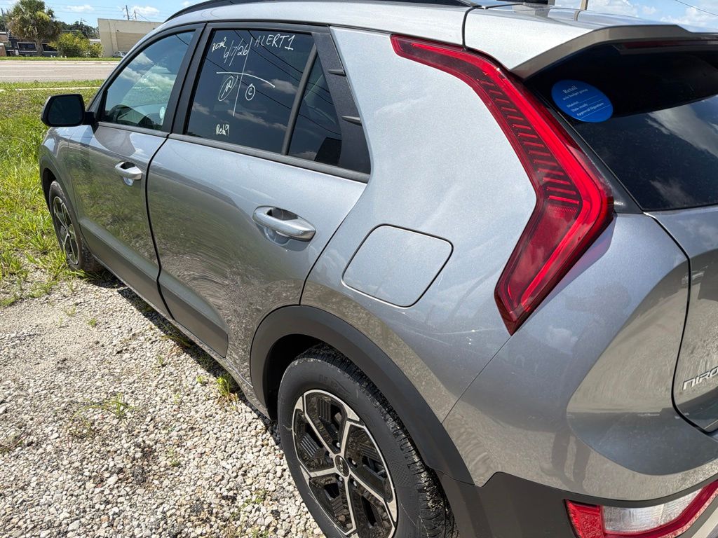 Thumbnail: 2025 Kia Niro - 7