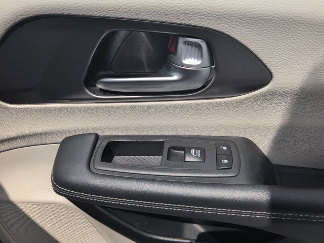 Thumbnail: 2023 Chrysler Pacifica - 33