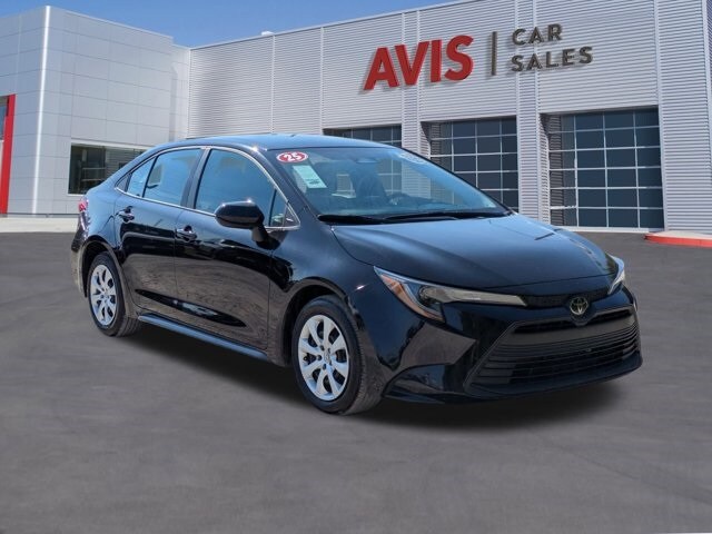 2025 Toyota Corolla LE photo 3