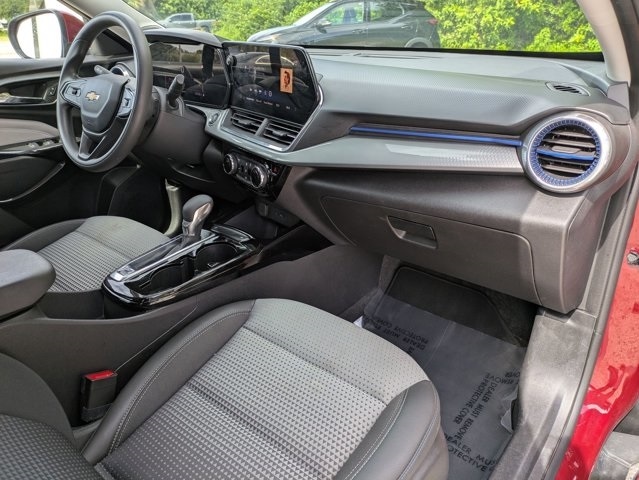 Thumbnail: 2024 Chevrolet Trax - 32