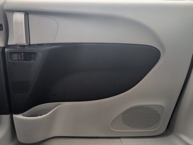 Thumbnail: 2023 Chrysler Pacifica - 26