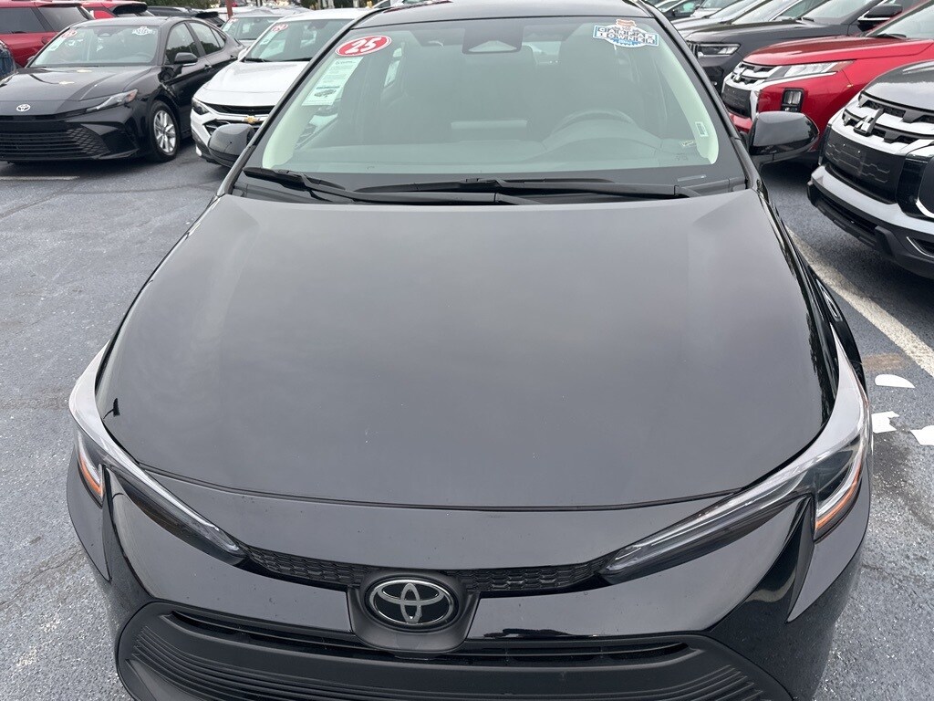 2025 Toyota Corolla LE photo 2