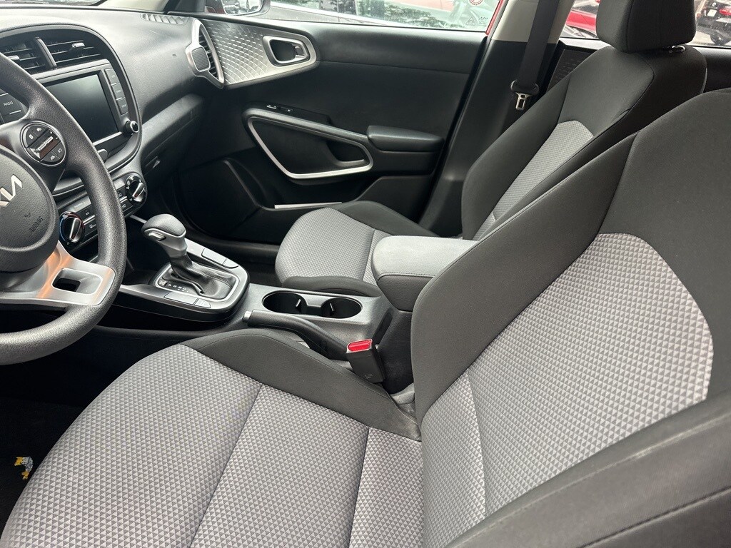 2024 Kia Soul LX photo 3
