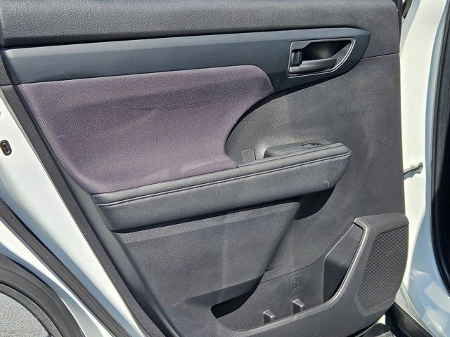 Thumbnail: 2024 Toyota Highlander - 24