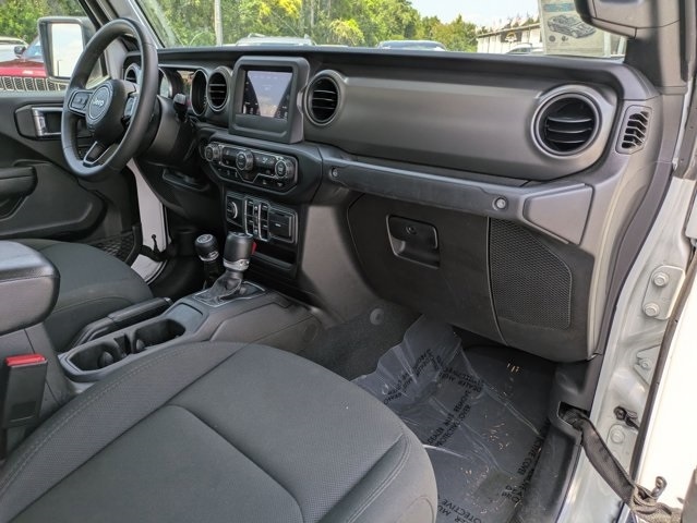 Thumbnail: 2023 Jeep Gladiator - 32