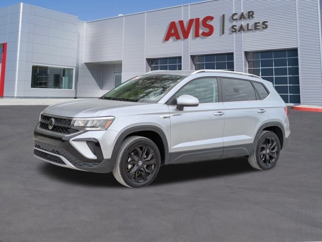 2024 Volkswagen Taos SE's photo