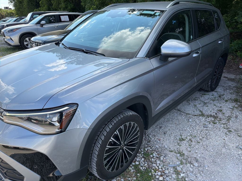 2025 Volkswagen Taos's photo