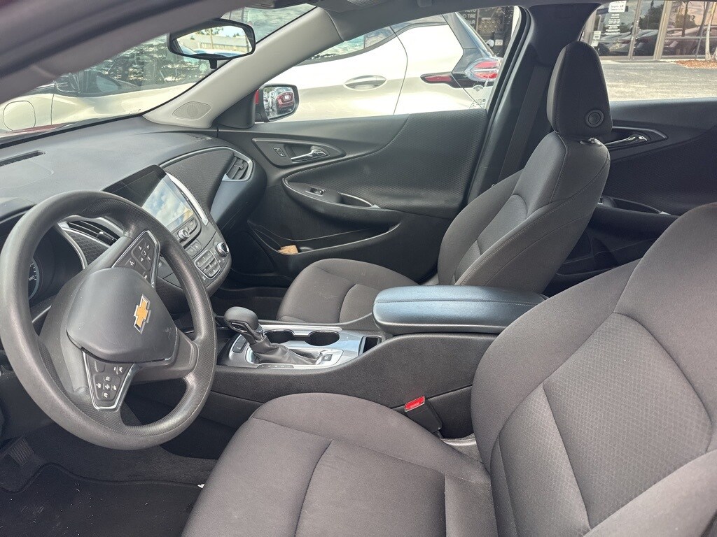 2024 Chevrolet Malibu 1LT photo 3