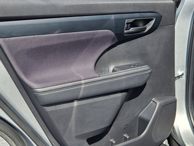 Thumbnail: 2024 Toyota Highlander - 24