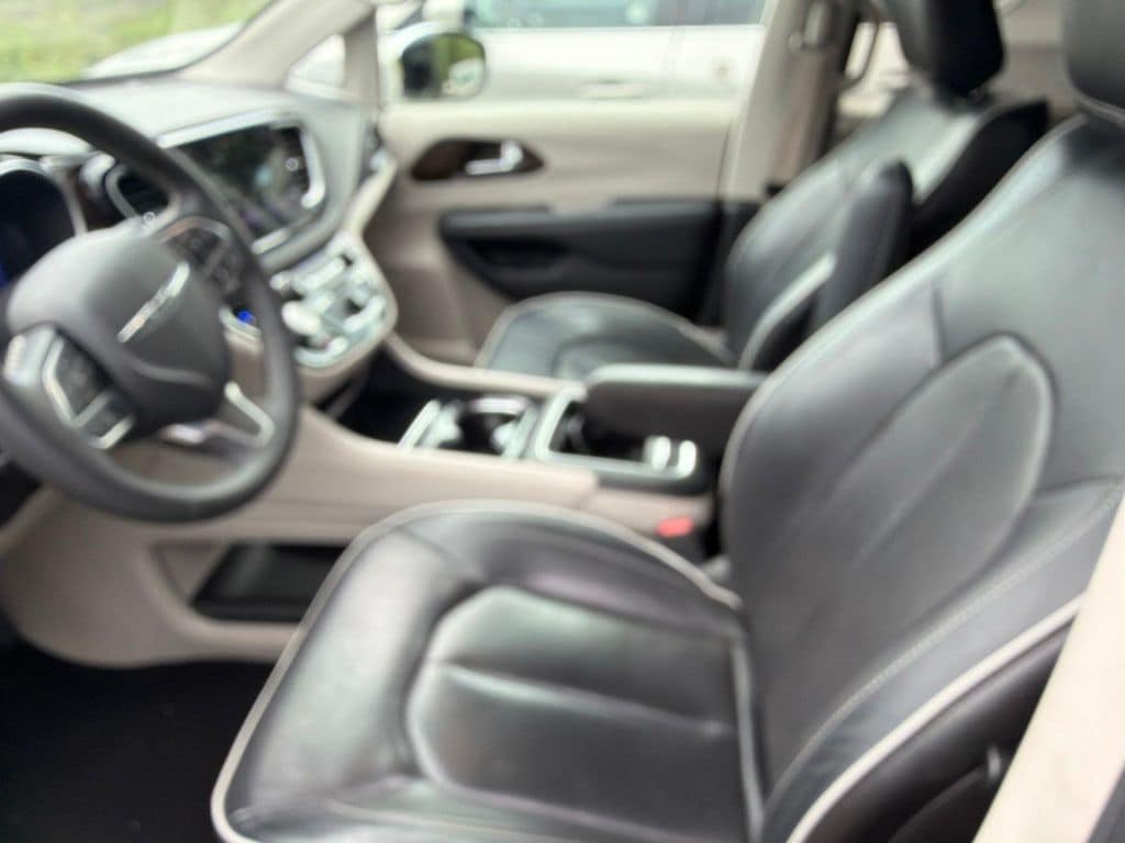 Thumbnail: 2023 Chrysler Pacifica - 3