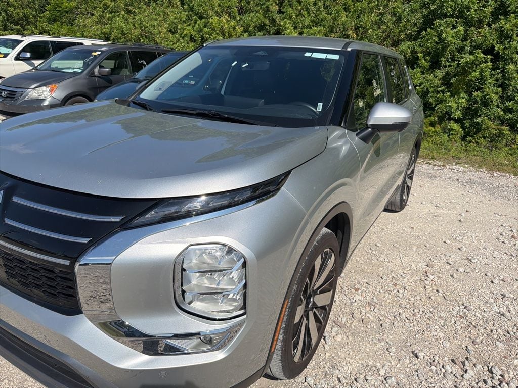2025 Mitsubishi Outlander SE 2WD's photo