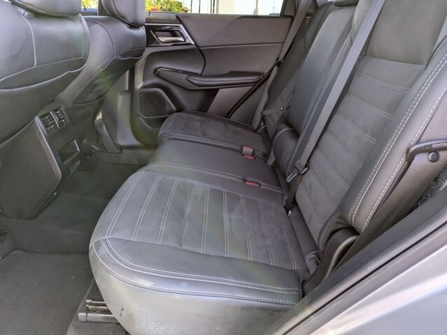 Thumbnail: 2024 Mitsubishi Outlander - 25