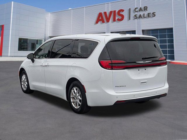 Thumbnail: 2023 Chrysler Pacifica - 9