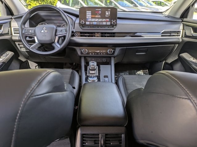 Thumbnail: 2024 Mitsubishi Outlander - 26