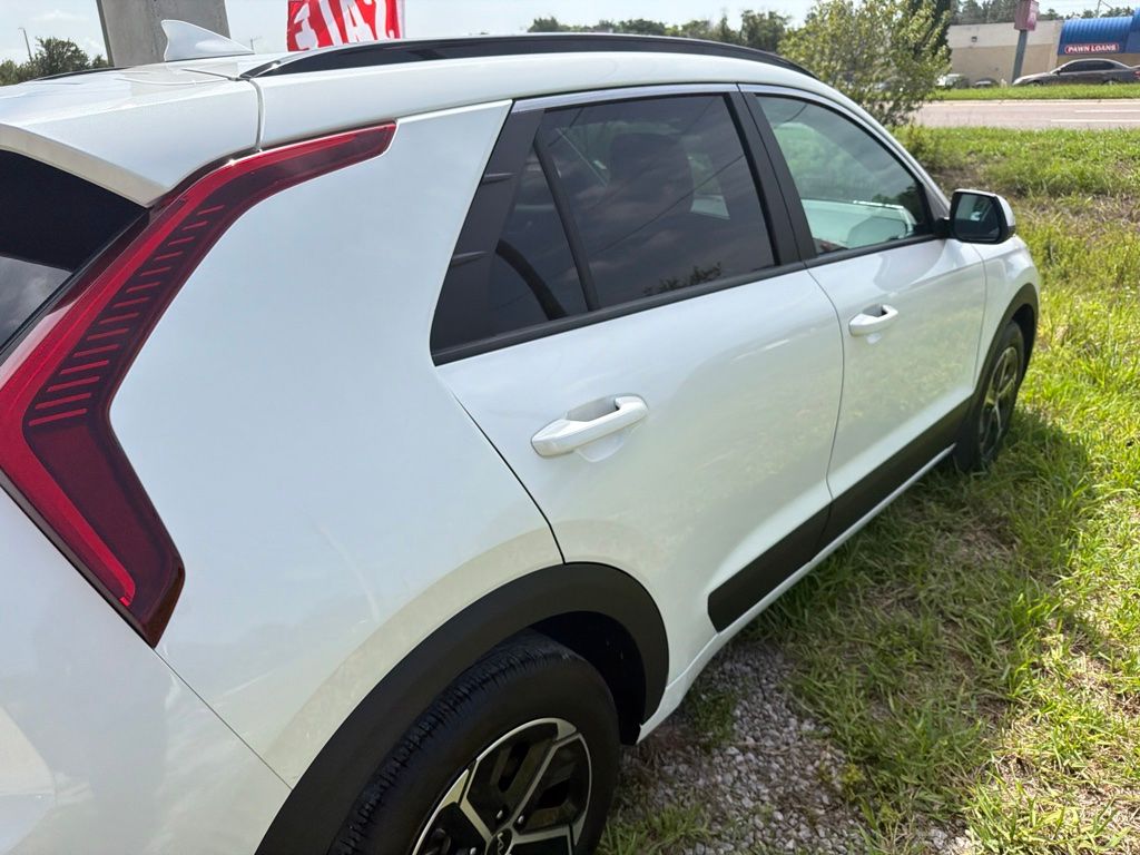 Thumbnail: 2025 Kia Niro - 8