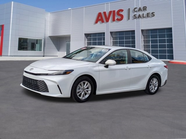 2025 Toyota Camry LE's photo