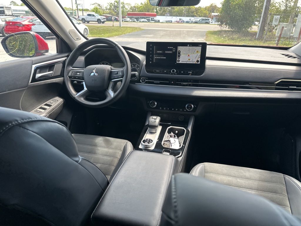 Thumbnail: 2025 Mitsubishi Outlander - 3