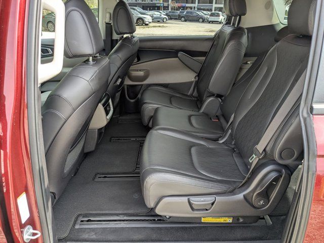 Thumbnail: 2025 Kia Carnival - 24