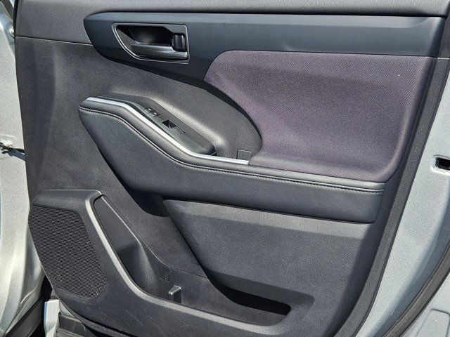 Thumbnail: 2024 Toyota Highlander - 34