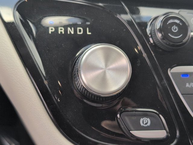 Thumbnail: 2023 Chrysler Pacifica - 19