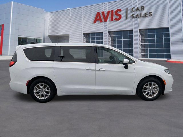 Thumbnail: 2023 Chrysler Pacifica - 5