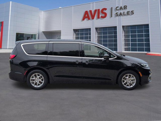 Thumbnail: 2024 Chrysler Pacifica - 5