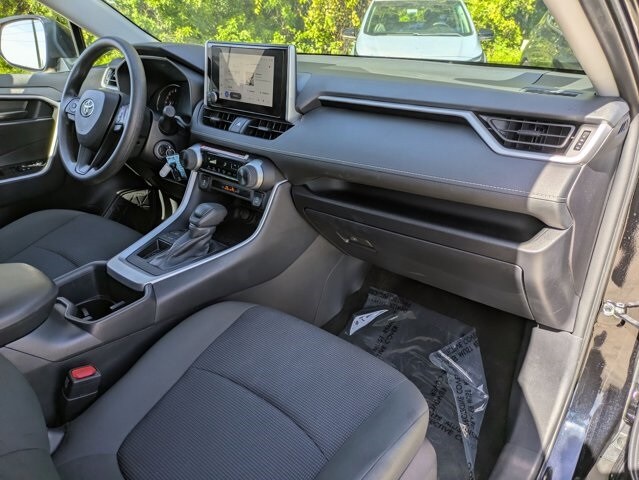 Thumbnail: 2025 Toyota RAV4 - 32