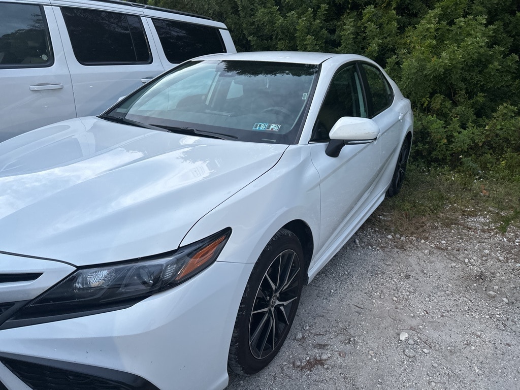 2024 Toyota Camry SE's photo