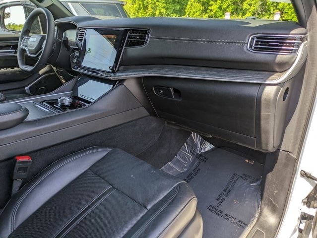 Thumbnail: 2023 Jeep Wagoneer - 31