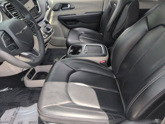 Thumbnail: 2023 Chrysler Pacifica - 24
