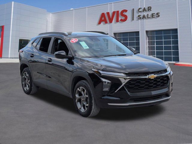 Thumbnail: 2025 Chevrolet Trax - 3