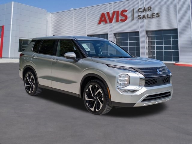 Thumbnail: 2024 Mitsubishi Outlander - 3