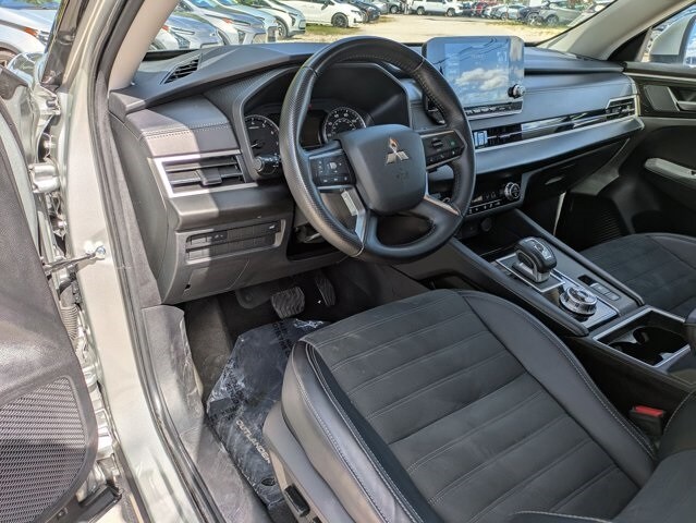 Thumbnail: 2024 Mitsubishi Outlander - 14