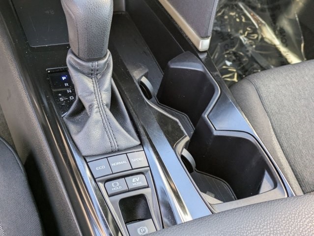 Thumbnail: 2025 Toyota Camry - 16