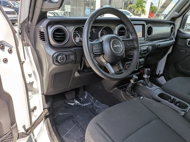 Thumbnail: 2023 Jeep Gladiator - 15