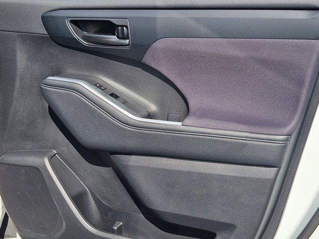 Thumbnail: 2024 Toyota Highlander - 34