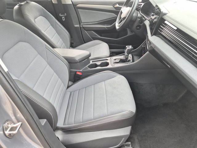 2025 Volkswagen Jetta SE - Photo 30