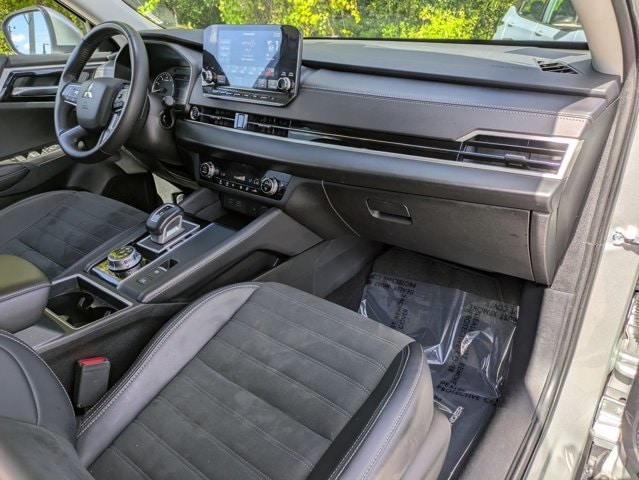 Thumbnail: 2024 Mitsubishi Outlander - 33