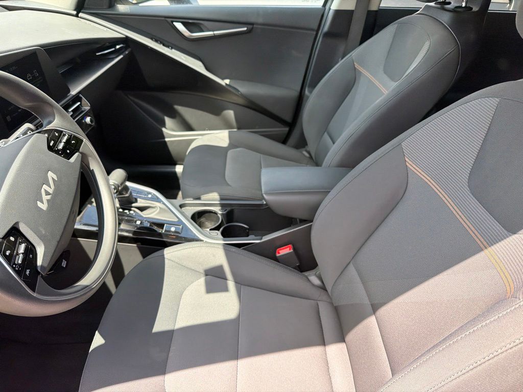 Thumbnail: 2025 Kia Niro - 3