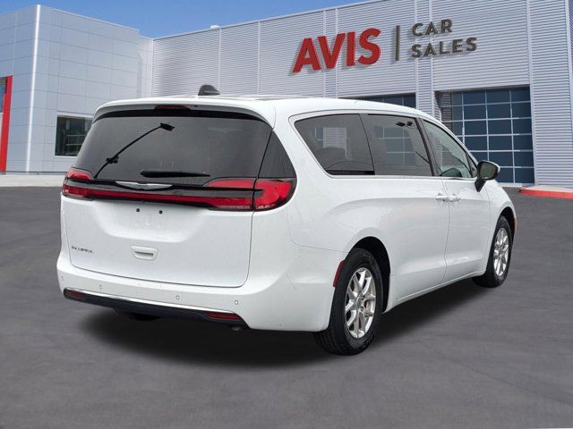 Thumbnail: 2023 Chrysler Pacifica - 6