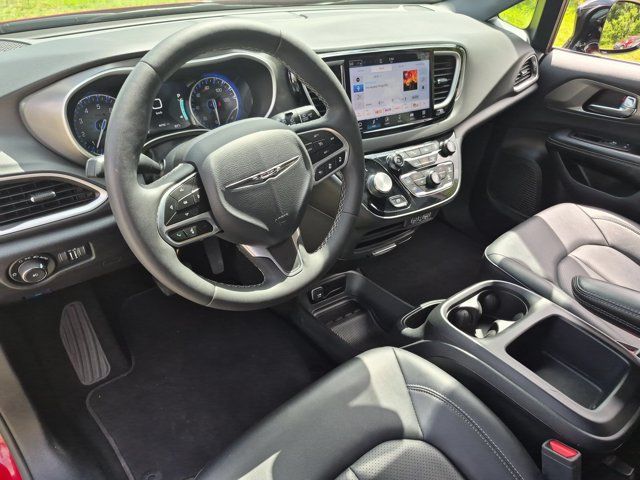 Thumbnail: 2025 Chrysler Pacifica - 15