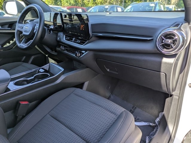 Thumbnail: 2025 Chevrolet Equinox - 32