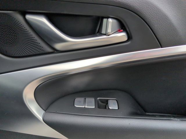 Thumbnail: 2025 Genesis G70 - 33